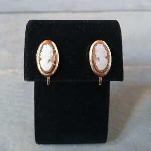 Vintage 12 Kt Gold Filled Carved Shell Cameo Screw Back Earrings Marked